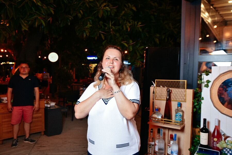 Она организовала 20 международных регат 100CAPTAINS разного уровня и&nbsp;благополучно отправила в&nbsp;море и&nbsp;вернула на&nbsp;берег более 3000 человек.-4