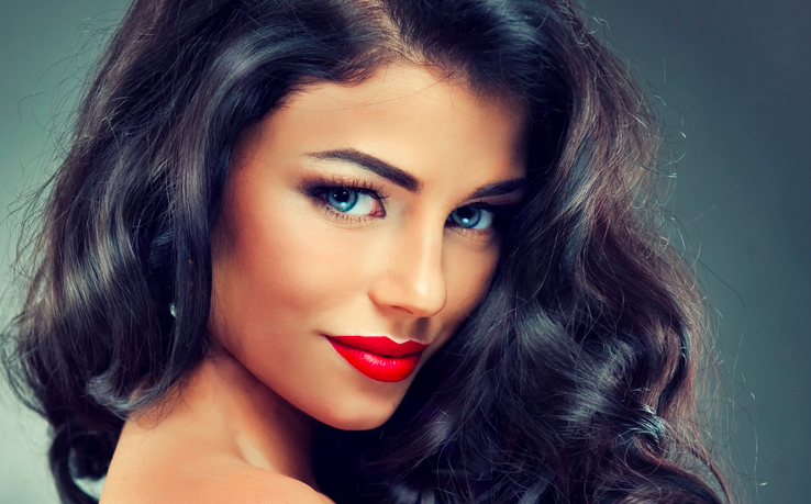 "Андрей показывает мне девушек, с которыми периодически спит. Ослепительных моделей или страстных поэтесс среди них нет, все очень банально: вот полноватая аудитор с его прошлой работы, с ребенком и без мужа. Остальных Андрей нашел в интернете, на сайтах знакомств, в соцсетях". Фото: wikimedia