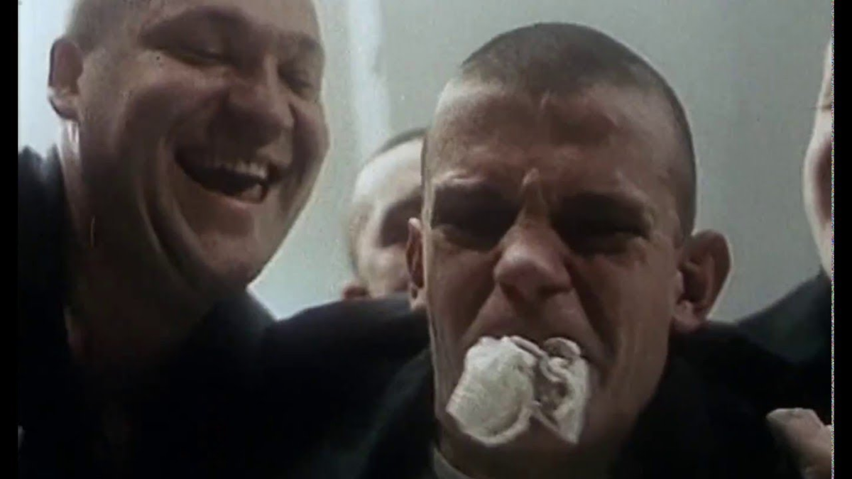 Они зона. Беспредел 1989 филателист. Беспредел фильм 1989 лейтенант. Беспредел фильм 1989 петухи. Филателиста опускают на зоне беспредел 1989