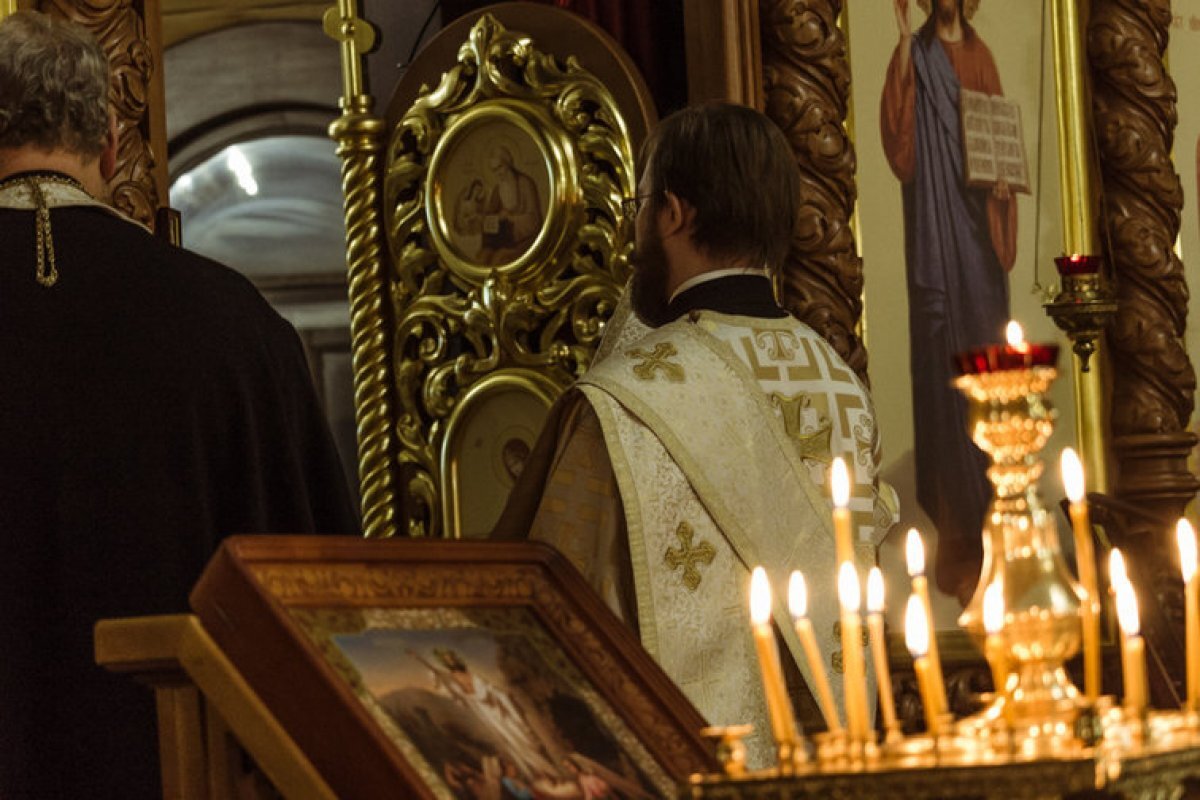    День иконы Божией Матери «Троеручица»: