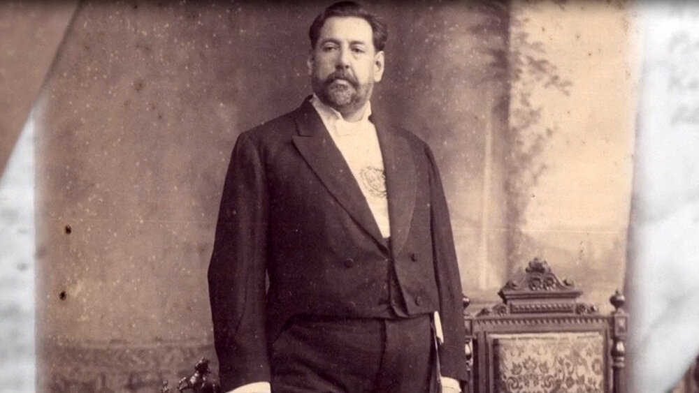 Человек с чувством чести и не трус.