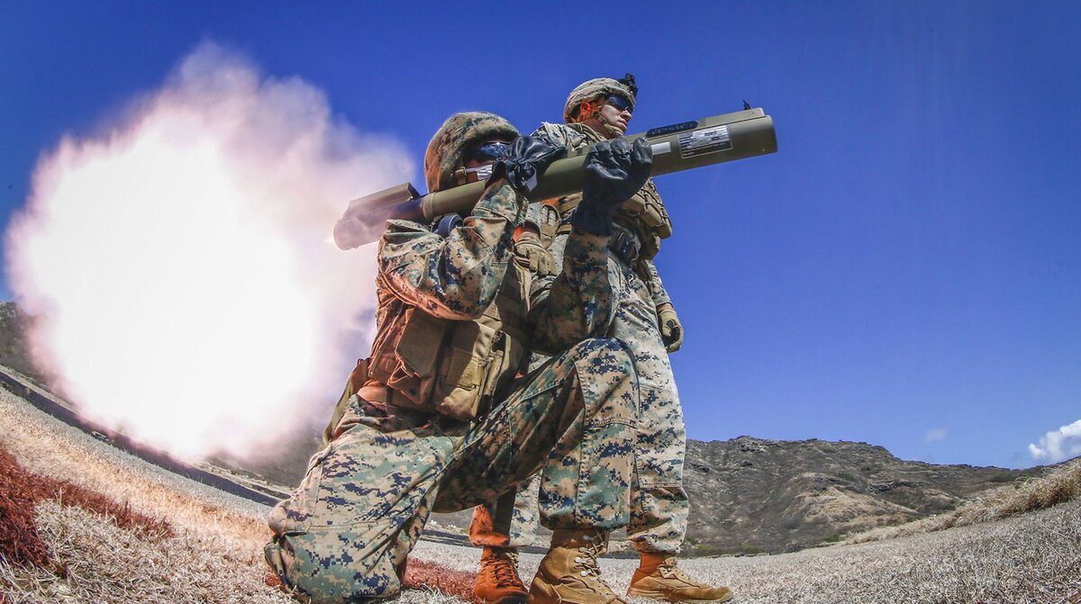    M72 LAW — ручной одноразовый противотанковый гранатомет / Фото: Global Look Press / Sgt. Luke Kuennen
