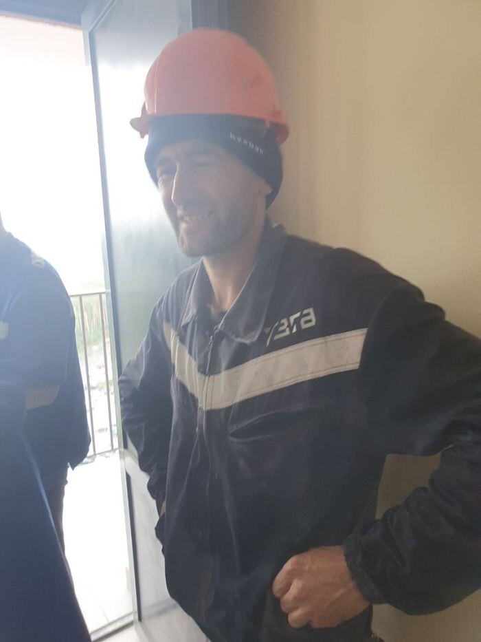    Мужчина, первым пришедший на помощь. Фото: страница ЖК Светлый микрорайон [Екатеринбург] во vk.com