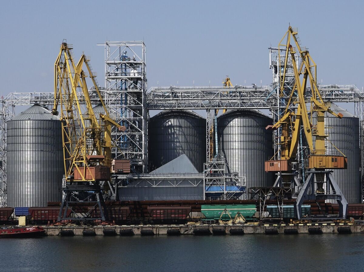    Хранилища с зерном в порту Одессы© AP Photo / Kostiantyn Liberov