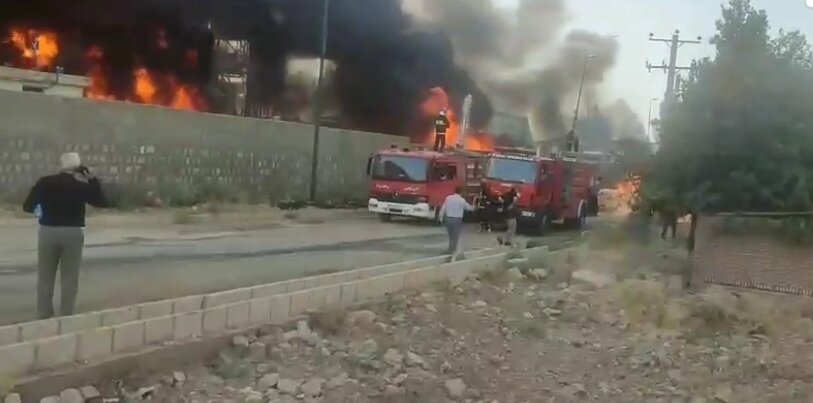 Крупный пожар произошел на предприятии по производству бензина в городе Доруд провинции Лурестан, расположенной на западе Ирана сегодня утром, сообщил руководитель Организации пожарной безопасности области Аят Джамали Фуладванд.