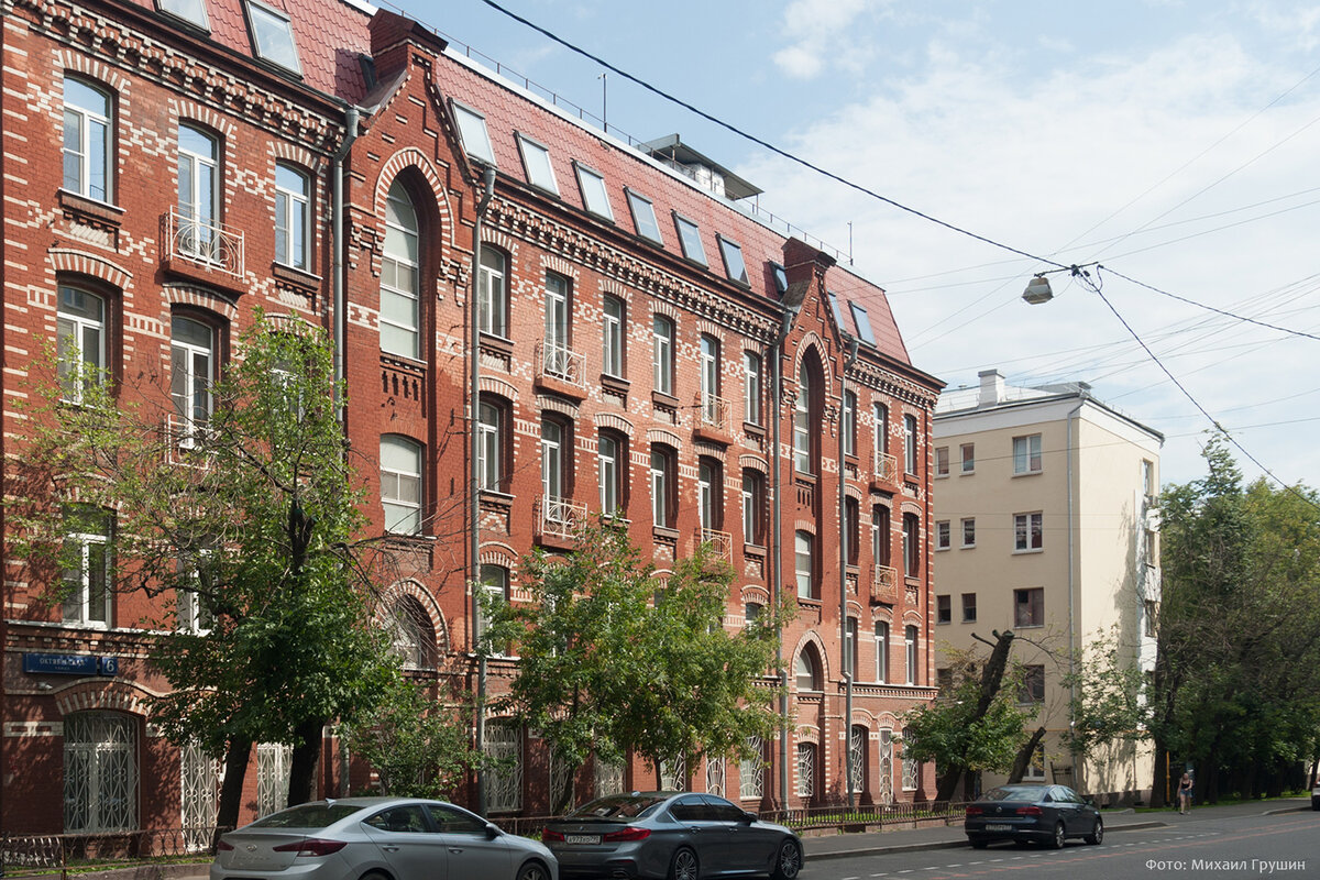 Октябрьская улица, дом 6. 3 августа 2023 года. Фото Михаила Грушина - автора статьи