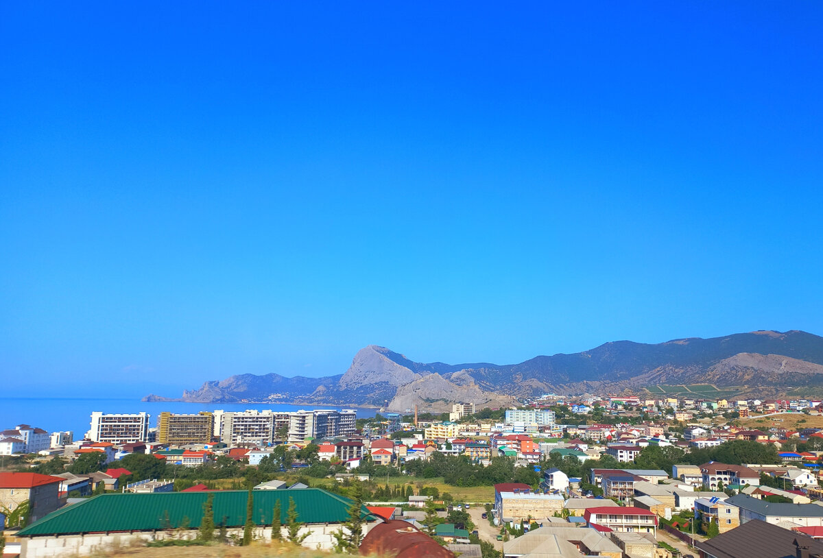 Вид на миллион. Каждый раз, проезжая мимо, любуюсь во все глаза.