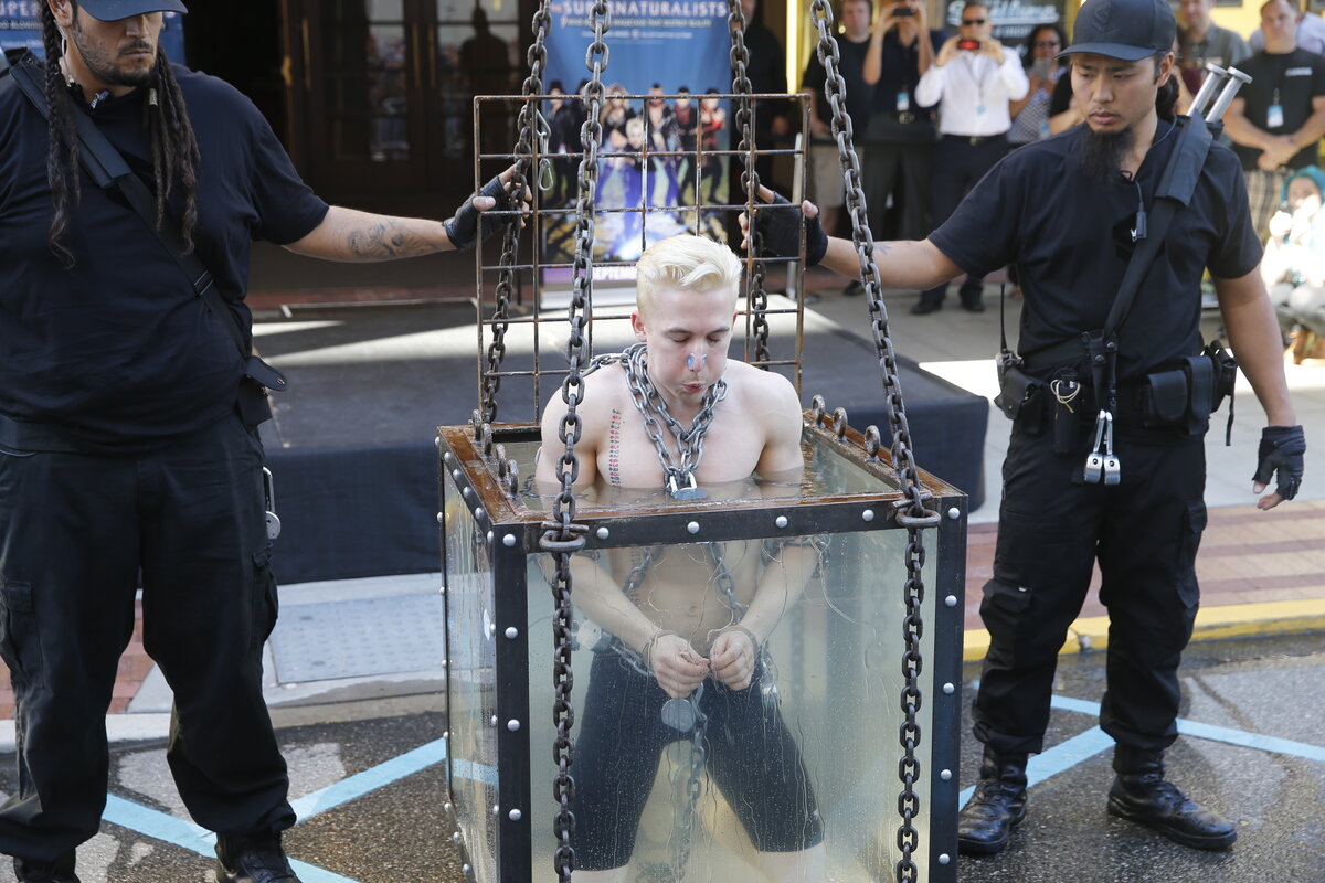 Иллюзионист помог полиции раскрыть. Кэмерон блэк иллюзионист. Иллюзионист помог полиции раскрыть. Иллюзионист помог полиции раскрыть. Иллюзионист помог полиции раскрыть.