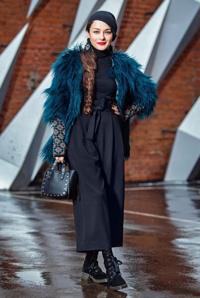 Людмила Дулатова Шуба, Mango; ботинки, Carlo Pazolini; шапка, Ralph Lauren; кюлоты, COS; водолазка, Alexander Terekhov; сумка, Zara; митенки, куплены на ярмарке "Ладья"; серьги, Uterque