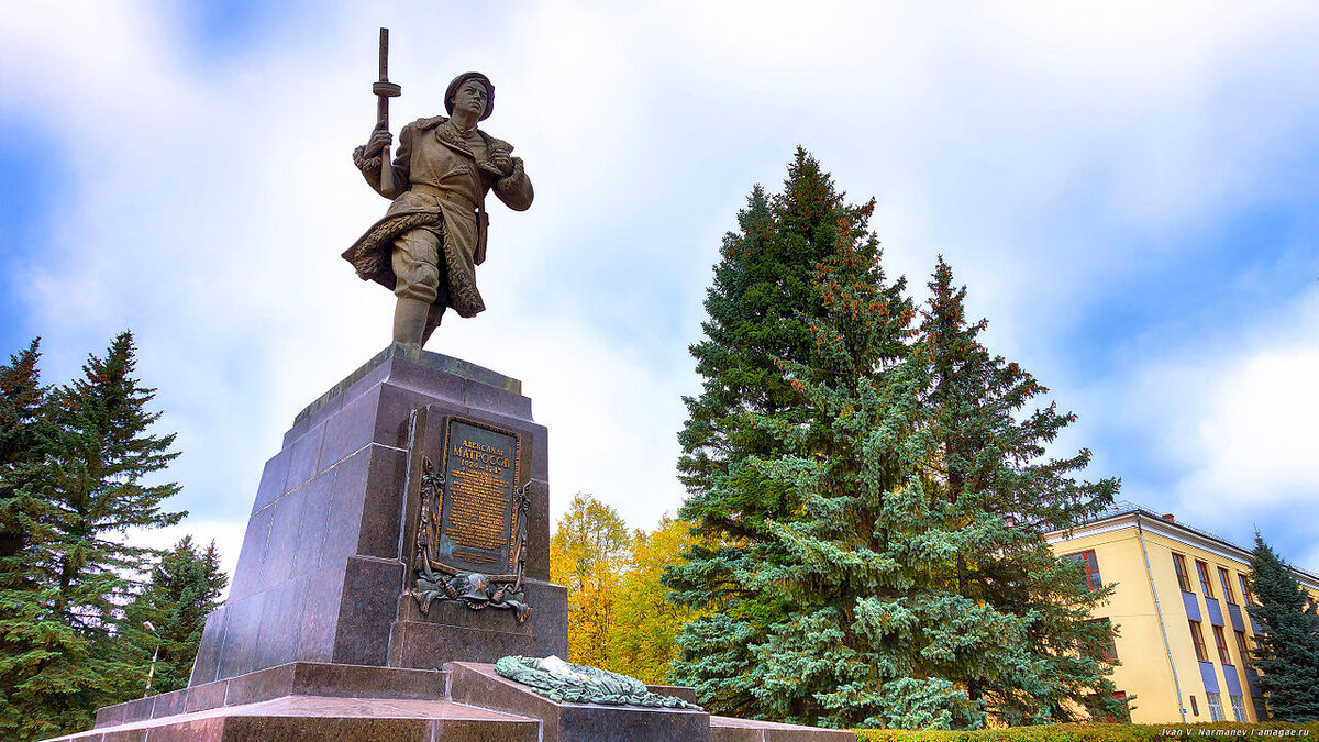 Памятник Александру Матросову в городе Великие Луки. Photo by Ivan Narmanev,