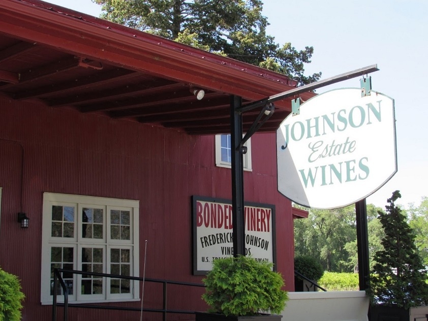 
Вывеска винодельни Johnson Estate Winery