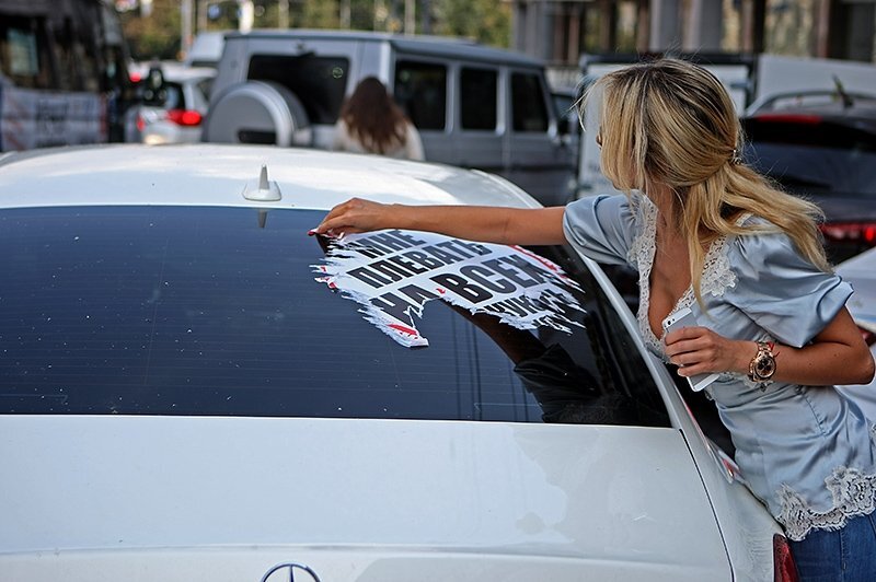 Наклейка рвется при отклеивании