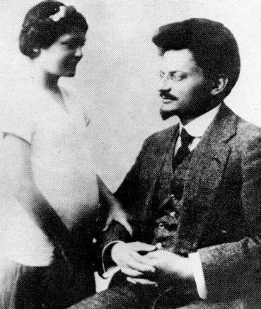 Троцкий с дочерью Ниной. 1915 год