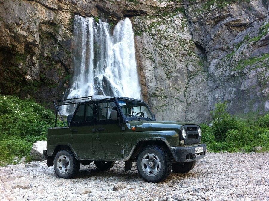 Остановка у водопада