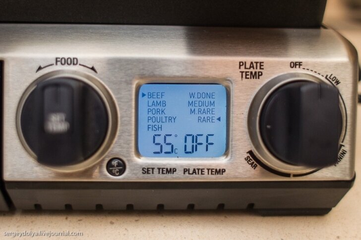 
Ничего настраивать не нужно, достаточно выбрать тип продукта (говядина, баранина, свинина, птица, рыба) и степень прожарки. 
