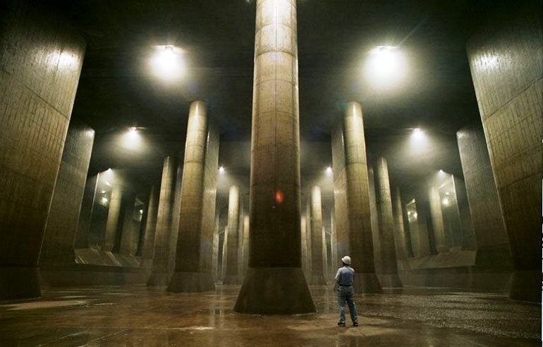 Высота и размеры этого подземного комплекса действительно впечатляют