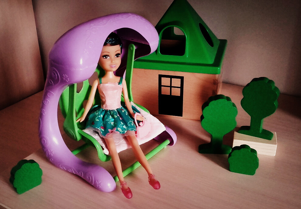 Качели для кукол Fix Price (фото из личного архива)