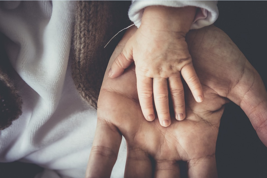 Счастье, когда есть родители, которые с первых минут жизни будут рядом даже в тяжелые времена