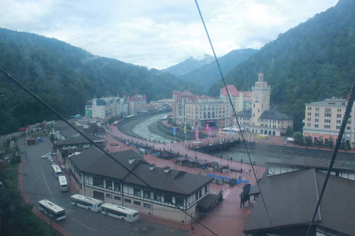 вид с подъёмника на Роза Хутор