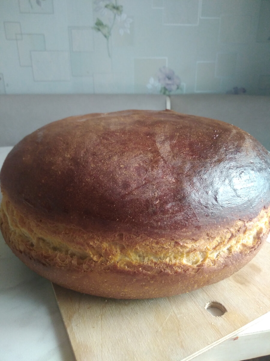 Очень вкусный, свежий, домашний хлебушек. 