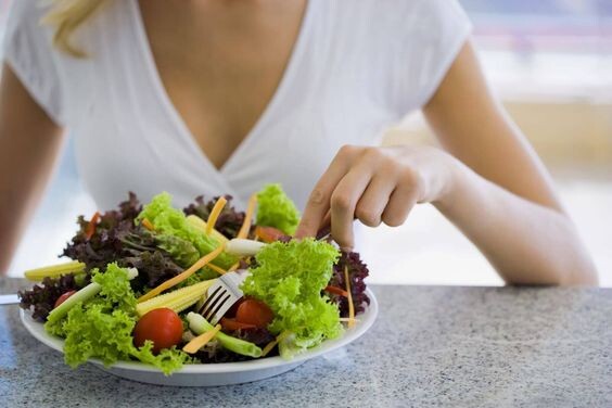 Kalorienstangen müssen täglich gepflegt werden. Ein Menüspeicher für sich selbst ist mehr denn je besetzt. Wenn Sie planen, Gewicht zu verlieren, nicht nur ein paar Trimatas in den Formen, wählen Sie die Streifen, die denen der rauchigen ähnlich sind, verpassen Sie nicht das hochmütige Kilogramm Kalorien. Kalorienverbrauch für leise, dünner - nicht mehr als 800 kcal für gut, für andere - fast 1200 kcal. Was Ihr Menü dem Organismus hinzufügt: Als kalorienreiches Izheyage oder bidnym braune Reden, bewegen Sie das Risiko der Entwicklung eines Diabetes, kardiovaskuläre Malignität, Fettleibigkeit. Aus diesem Grund ist es nicht Schokolade oder Chips, die auf der Speisekarte stehen, sondern m'yaso, Brillen, Cerealien.

So schleifen Sie richtig
Das erste, worüber man lernen muss, sind die Besonderheiten der gesunden Charchuvannya: das Menü für Tizhdennya, um sich in den optimalen Modus von Priyomu yizhi zu bringen. Iss nicht zu viel und schließe die Augen vor der geringsten Hungersnot. Schraube bis zur Flinte, 4-5-faches Zirpen, das ist die schönste Art, Siebe zu füllen, die mit Leben erfüllt sind. Pausen der Migs mit prijomi yizhi - 3 godini. Versuchen Sie, den Anblick eines gesunden Hartschuvannya im Lager der Apathie, Wut an der Klaue zu trimmen.

Im Falle eines gesunden Binge werden Träume, Mahlzeiten, Abende und 2 Snacks gestrichen, damit sie nicht in ihrer Größe variieren. Es wird nicht empfohlen, vor dem Schlafengehen den Beilen auszuweichen - als ob Sie mit angezogener Kleidung ins Haus kämen, sollten Sie mehr als einmal ins Bett gehen, und in allem werden Sie einen schlechten Traum haben. Perfektes Regime für eine gesunde Menschenmenge:

Snidanok - ein Weckruf durch das Brauereijahr;
der erste Snack ist ungefähr gleich;
Obid - von 13 bis 15 Jahren;
andere Transfers - nach 2 Jahren wird eine Mahlzeit eingenommen;
Abend - 2 Jahre vor dem Schlafengehen.
