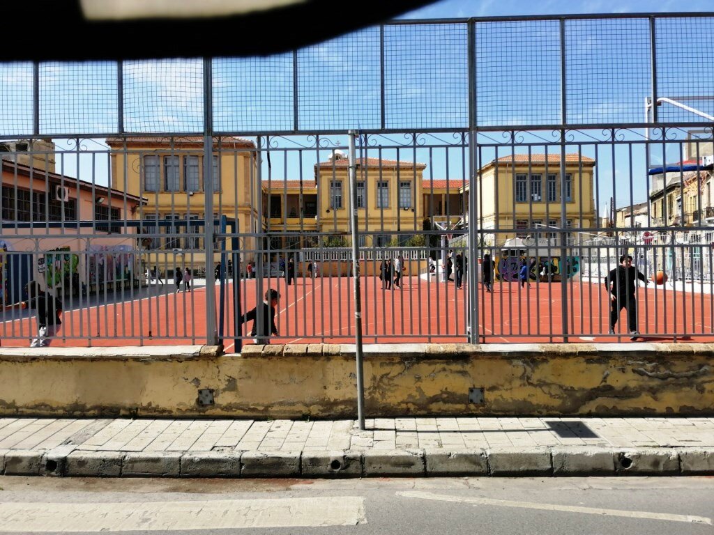 Урок физкультуры в школе. Старый квартал Никосии