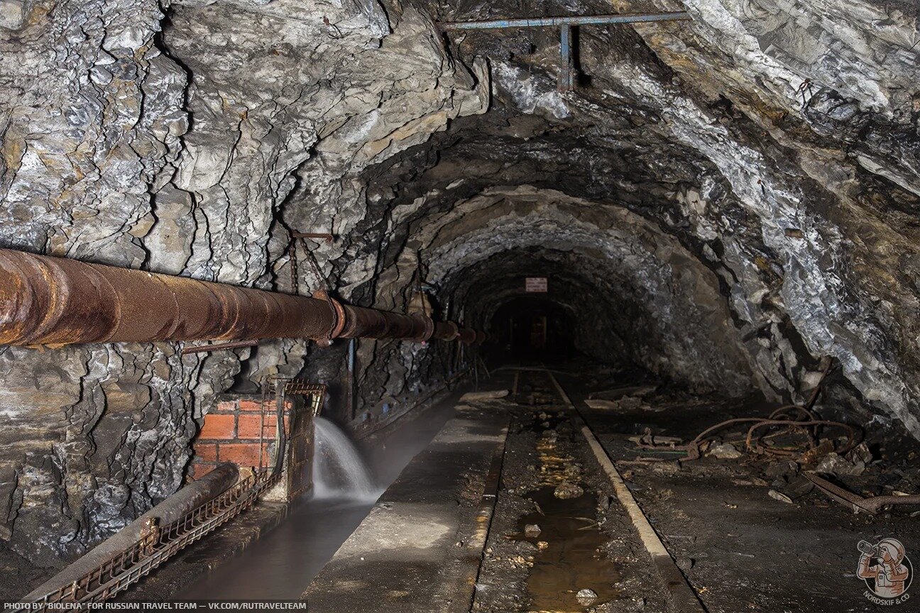 Что интересного мы нашли на поверхности и в глубинах заброшенной угольной шахты?