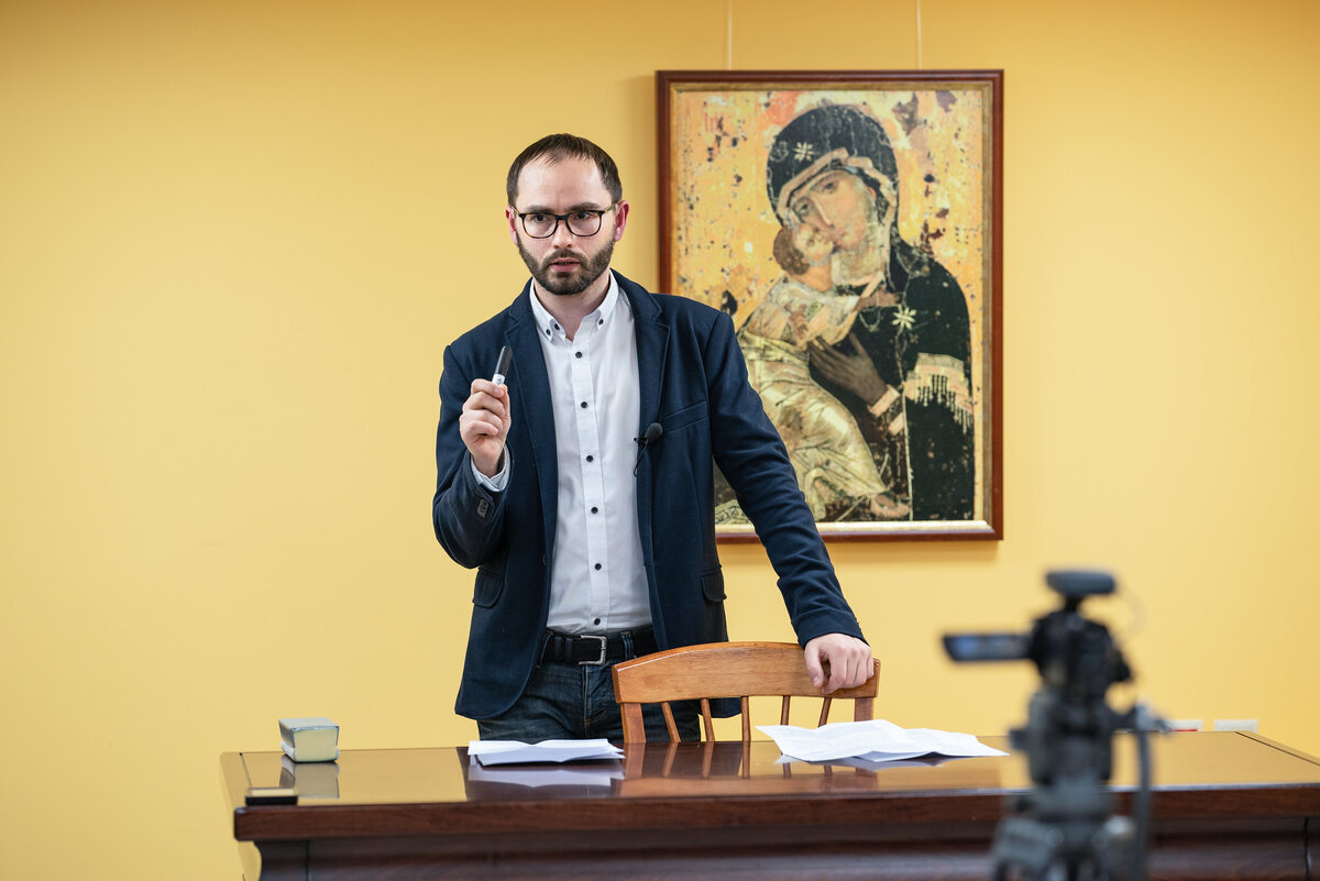 Лекция Сергея Комарова "Как научиться говорить и писать о своей вере" в Просветительском центре Сретенского монастыря