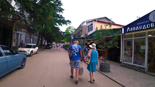 Сезон в Крыму. Цены. Холодное море, но людей много. Показываю набережную Профессорского уголка