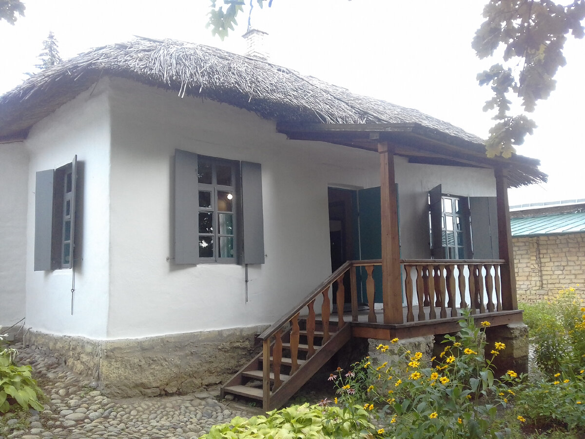 Заднее крыльцо домика Лермонтова