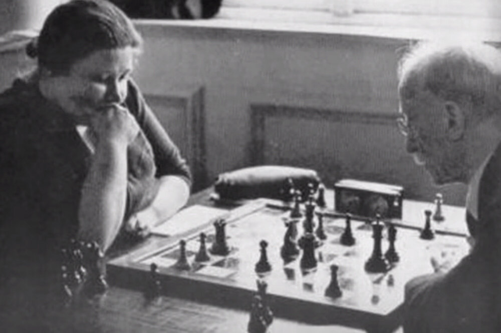 Одна из самых запоминающихся женщин в мире шахмат. За свою карьеру она одержала сотни побед.-2