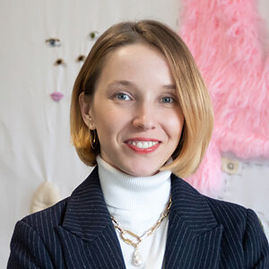 Василиса Лебедева
современный художник, дизайнер, сооснователь сообщества «Арт.болото», директор Галереи ИГУМО