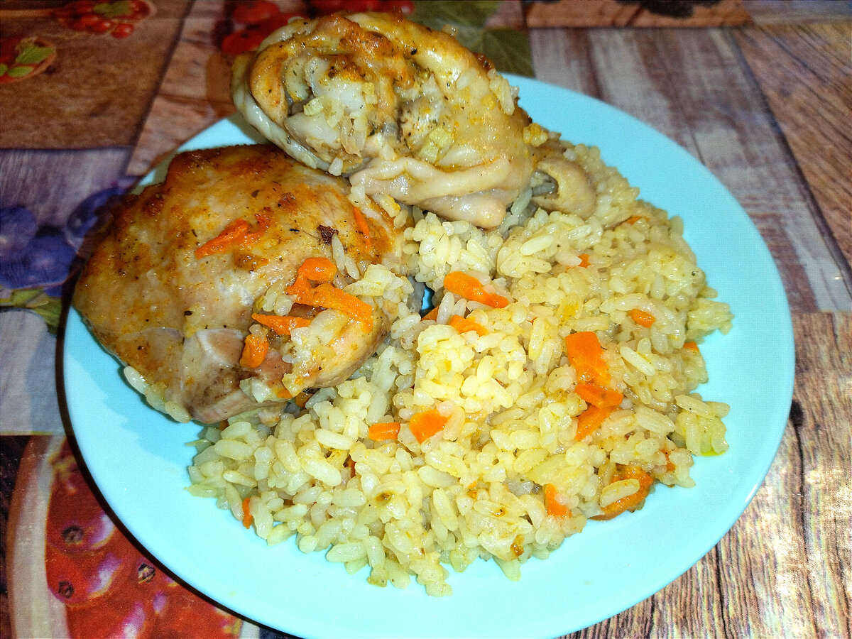 Рис с курицей. Фото сделано мной. 