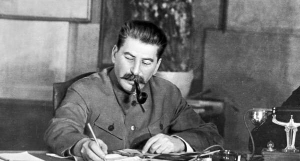Научный директор Российского военно-исторического общества заявил о «ревизии личности» Иосифа Сталина в новых учебниках.