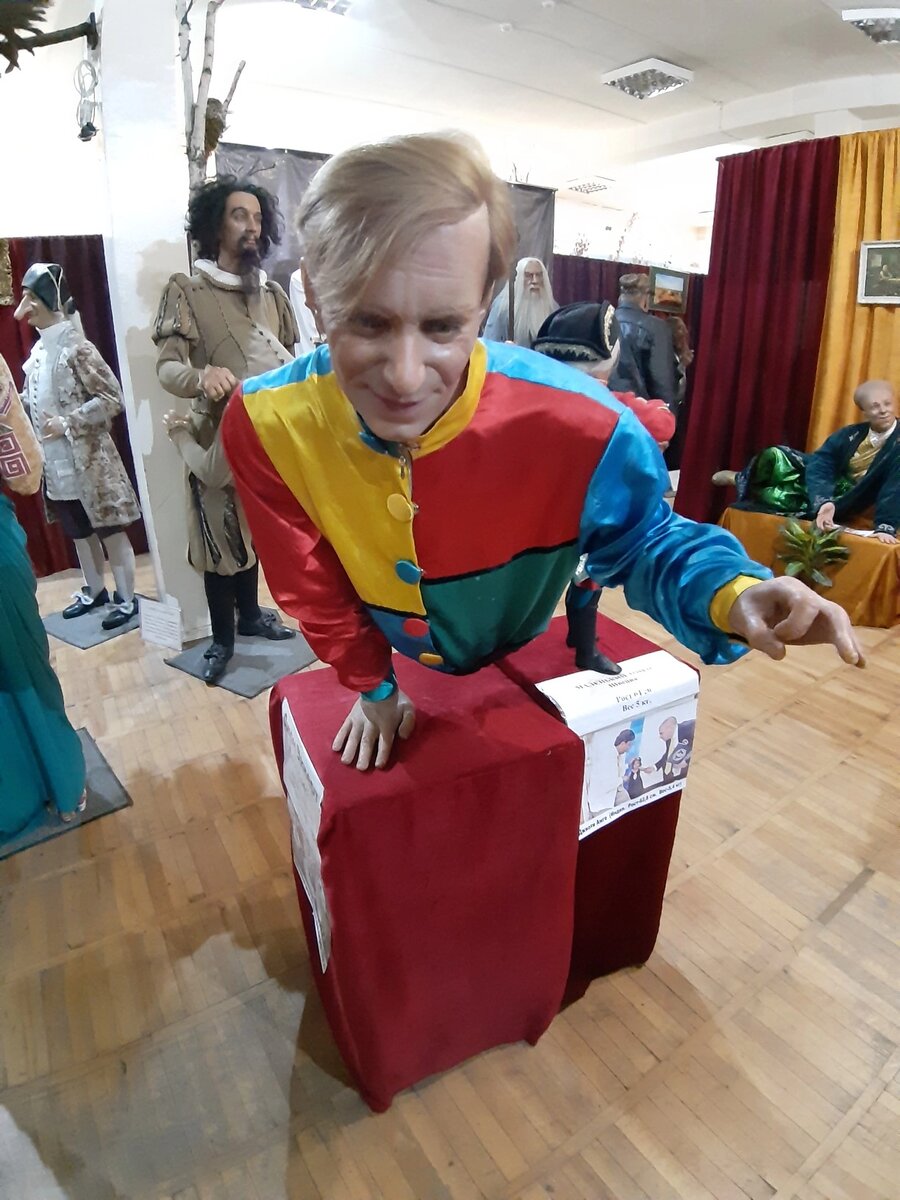 Фото из личного архива автора с выставки восковых фигур 