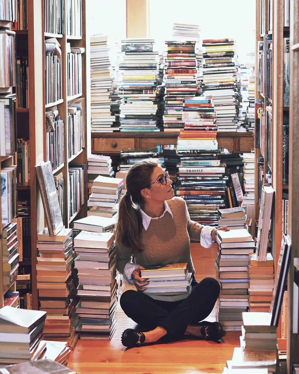 Женщина библиотекарь