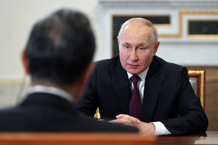    Владимир Путин на встрече с Ван И © Кристина Кормилицына/РИА Новости