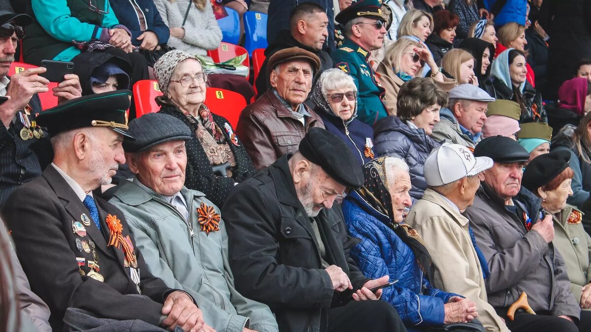     В Нижегородской области на сегодняшний день зарегистрированы 157 жителей блокадного Ленинграда. По указу президента РФ Владимира Путина они получат единовременную выплату в размере 50 тысяч рублей. Соответствующий документ опубликован на интернет-портале правовой информации.