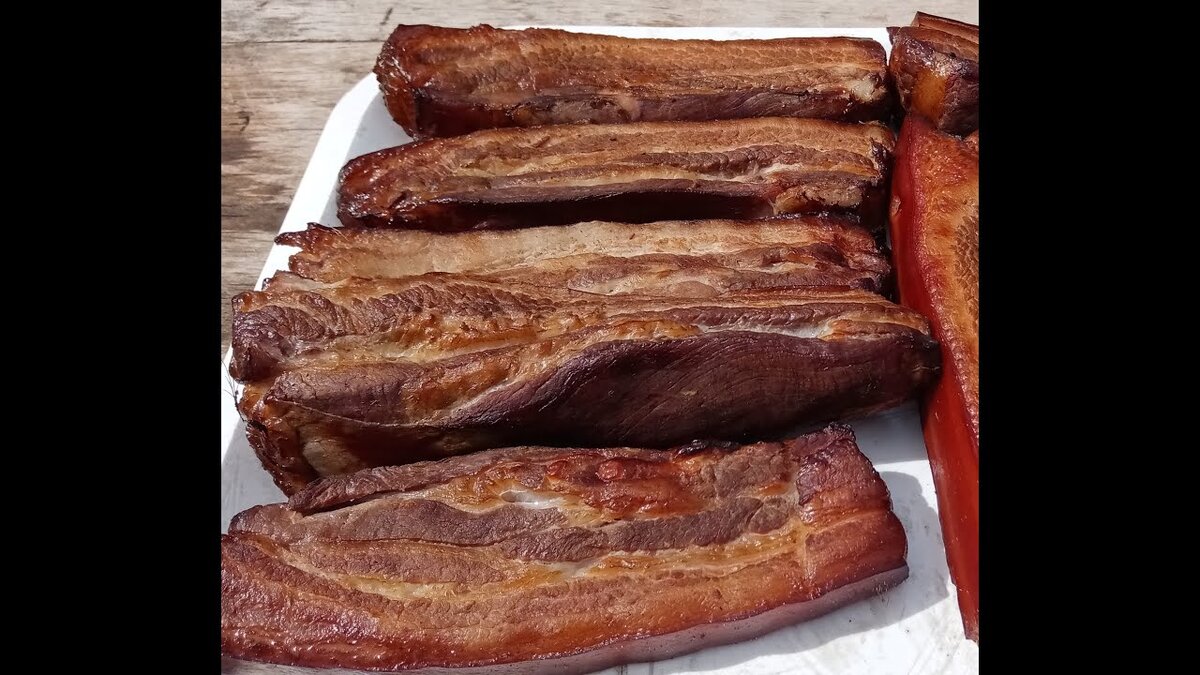 Сало копченое традиционным способом.