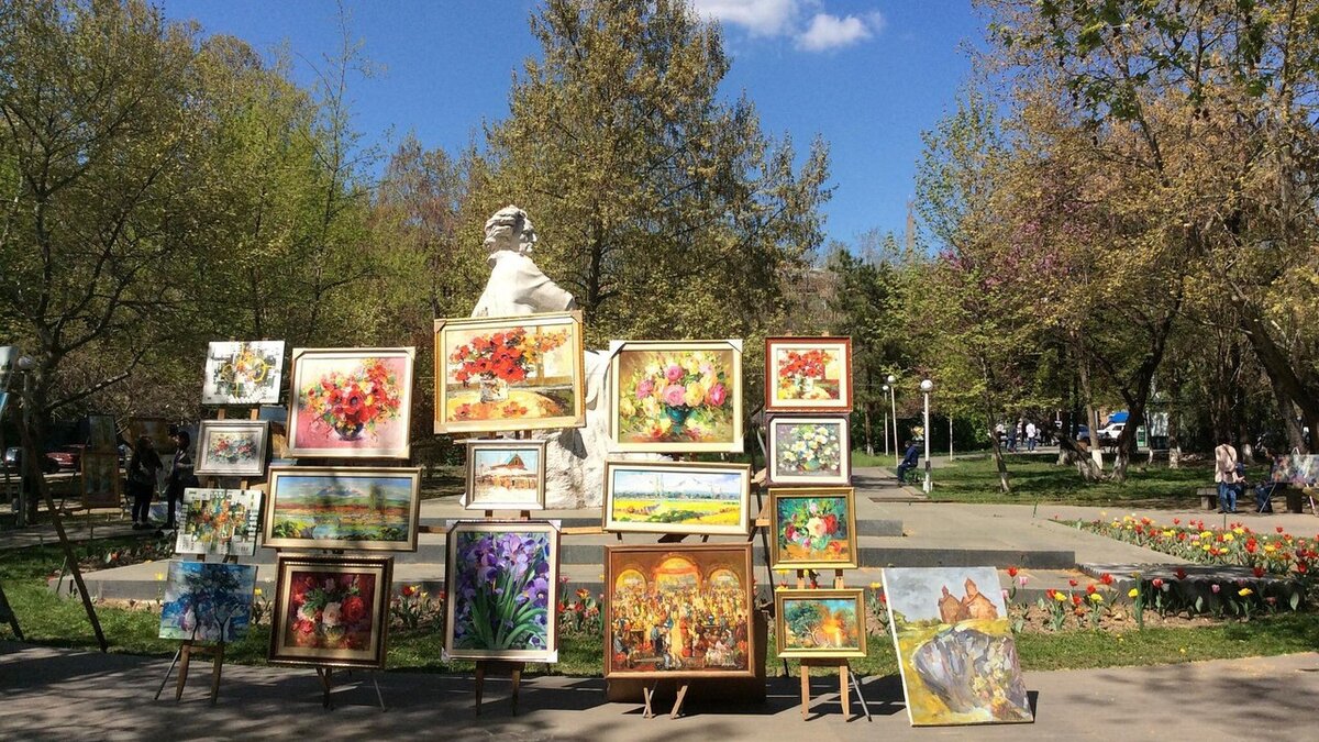 Парк Сарьяна, или Вернисаж в Ереване. Авторское фото.