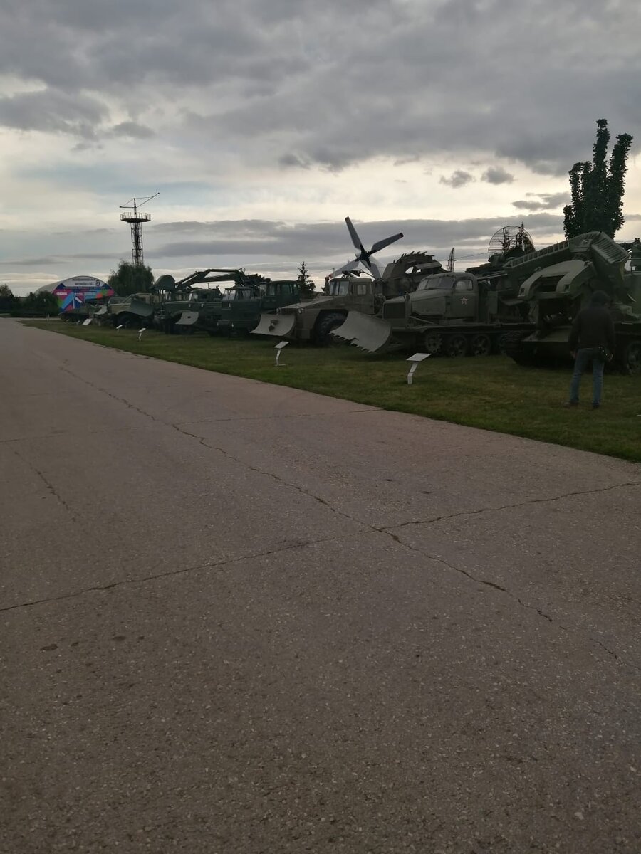 Когда спрашивают, что посмотреть в Тольятти, на ум сразу приходит "Музей Авто ВАЗа".-2