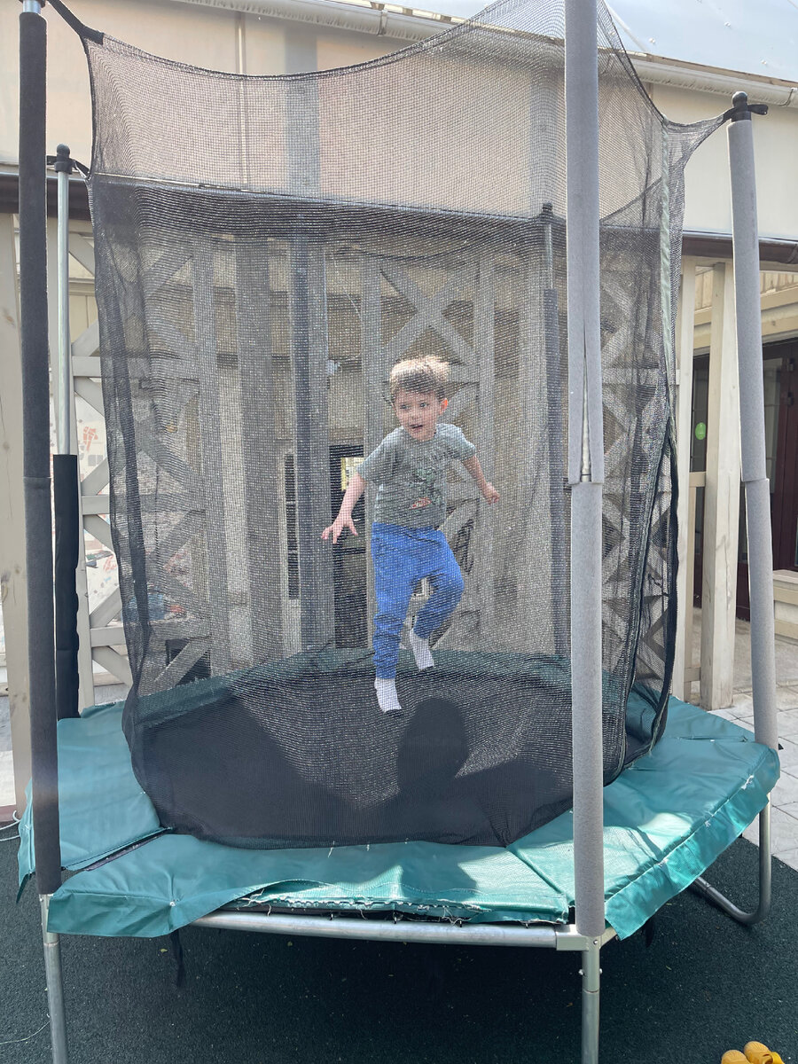 После вкусного обеда по закону Архимеда разрешается попрыгать 