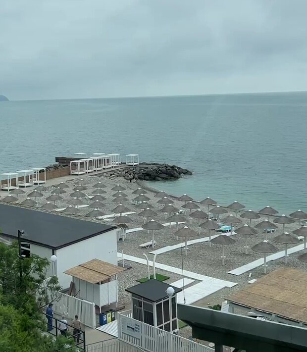 Пляж отеля Лавикон ( Небуг)