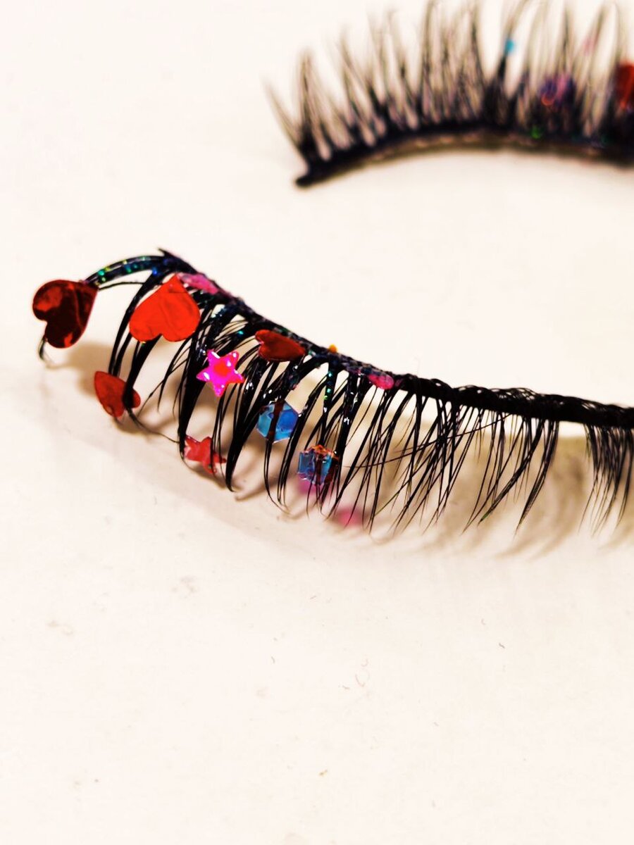 Накладные ресницы как артобъект? Вау-фактор? Eye-stopper? Почему бы и нет! 