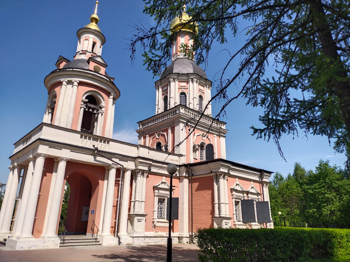 Храм Троицы Живоначальной в Троицком-Голенищеве ing Moscow