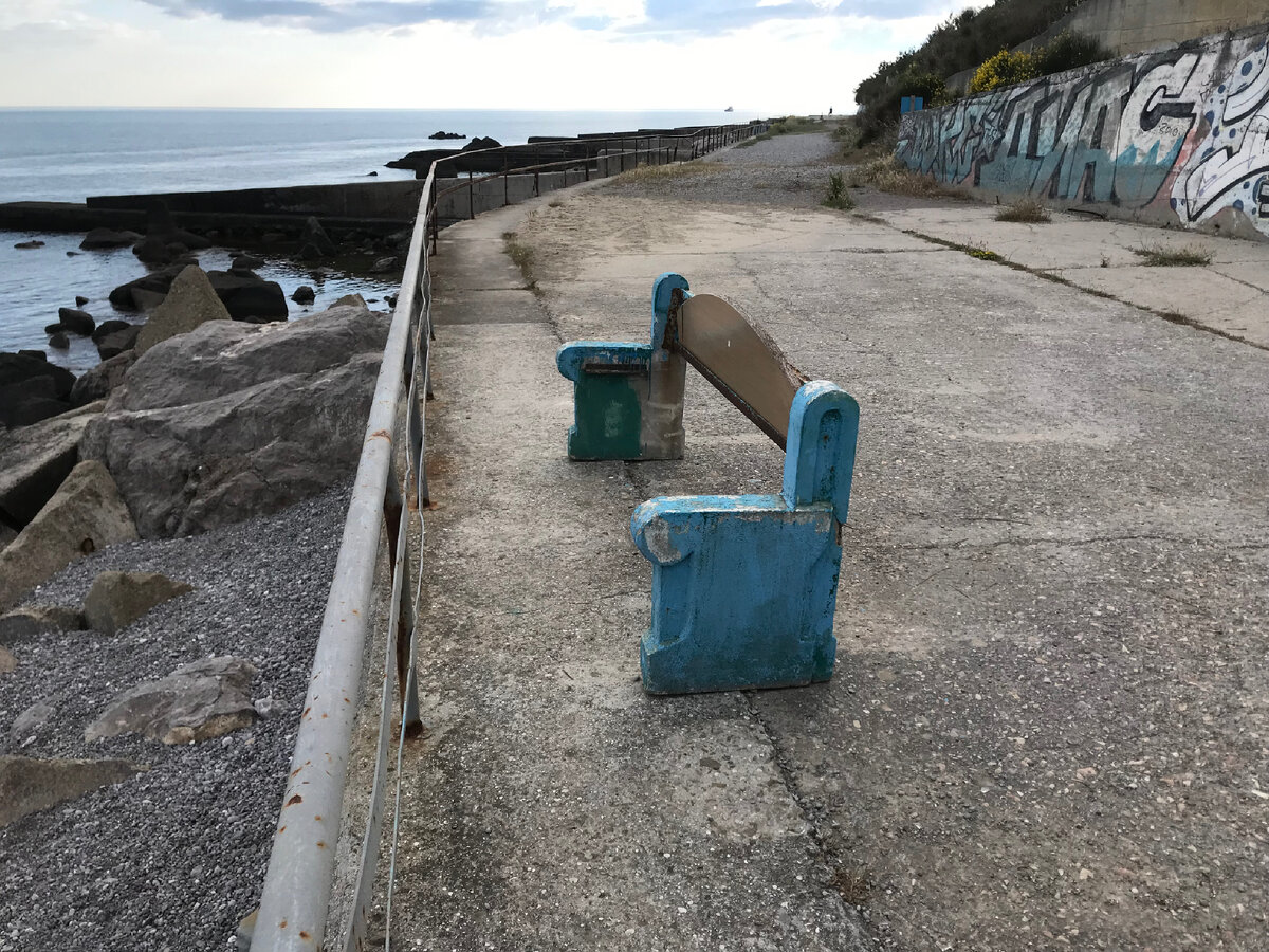 Скамейку, что на набережной и которую я делал Севастопольские вандалы ...