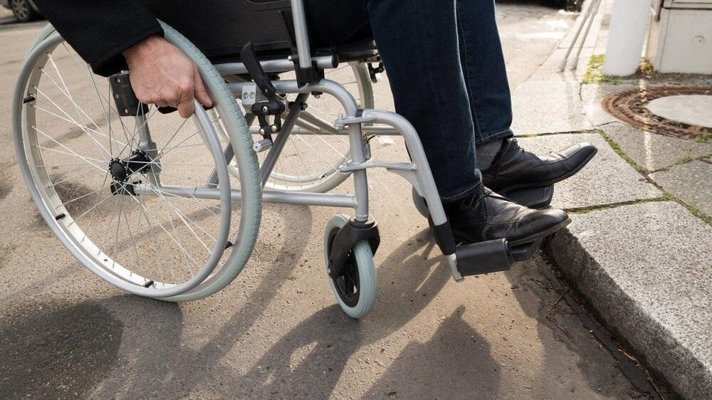     Тюменские врачи поставили на ноги мужчину с редким заболеванием половой системы и злокачественной опухолью в позвоночном канале.