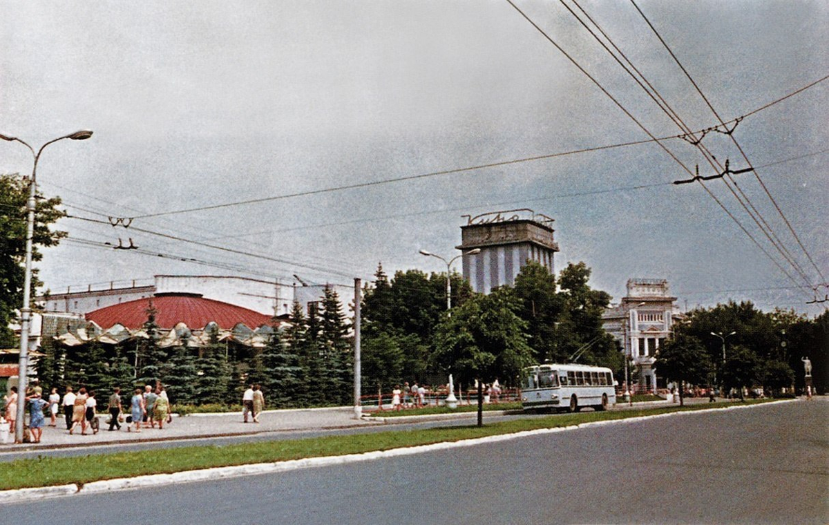 Калуга советская. Улица Кирова Калуга СССР. Калуга 1990. Калуга 60х ул Ленина. Калуга 70-х.площадь Ленина.