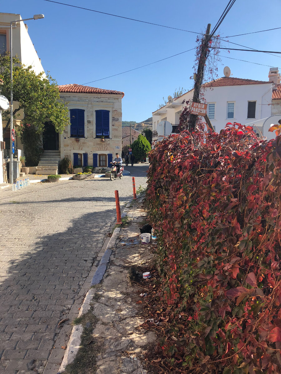 Типичная улица в старой Фоче.