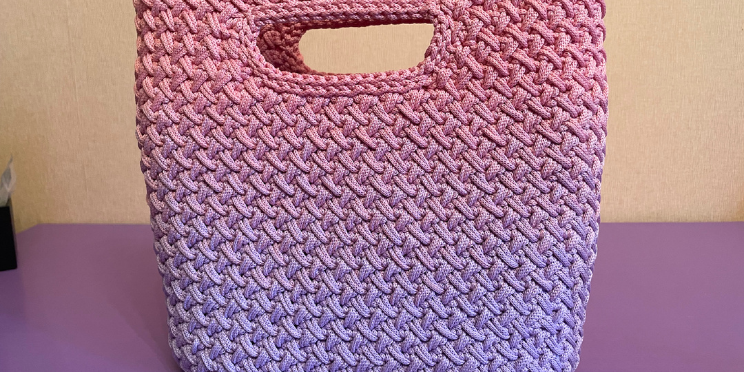 Как красиво связать сумку из шнура цвета градиент?